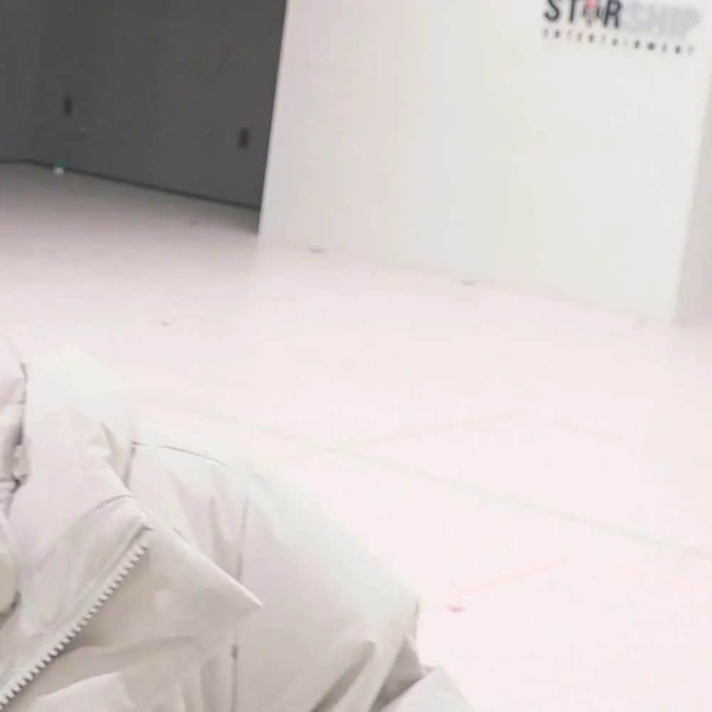 宇宙少女のインスタグラム：「[UZZU TAPE] EP.201 우당탕탕 팬콘 연습 비하인드!  #우정 지금 바로 함께해요❣ 👀✨😘👇 Link in our IG story!  #WJSN #우주소녀 #우주스타그램」