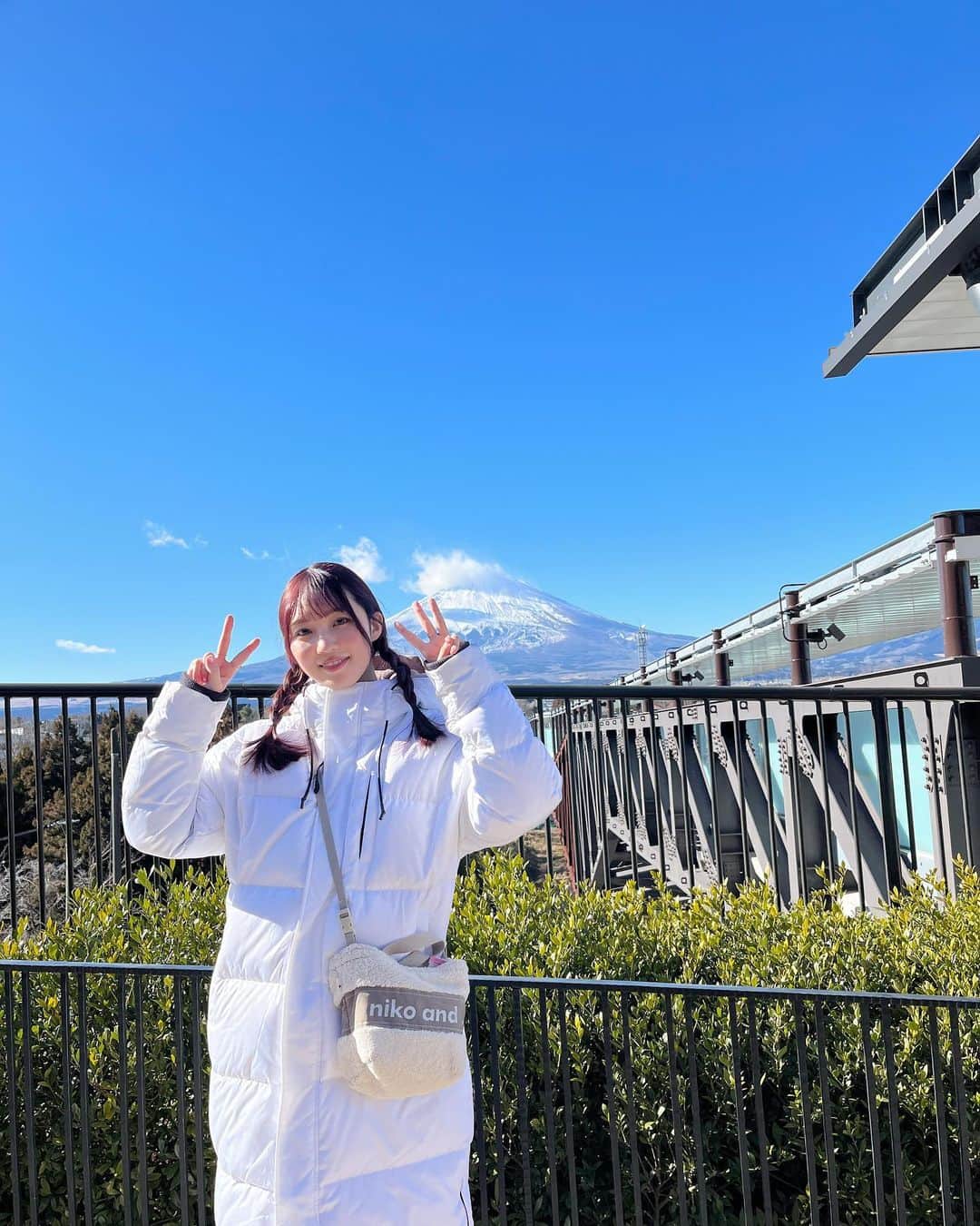 のインスタグラム：「23歳になりました💫  見た目も中身も大人になるゾー🙋🏻‍♀️」