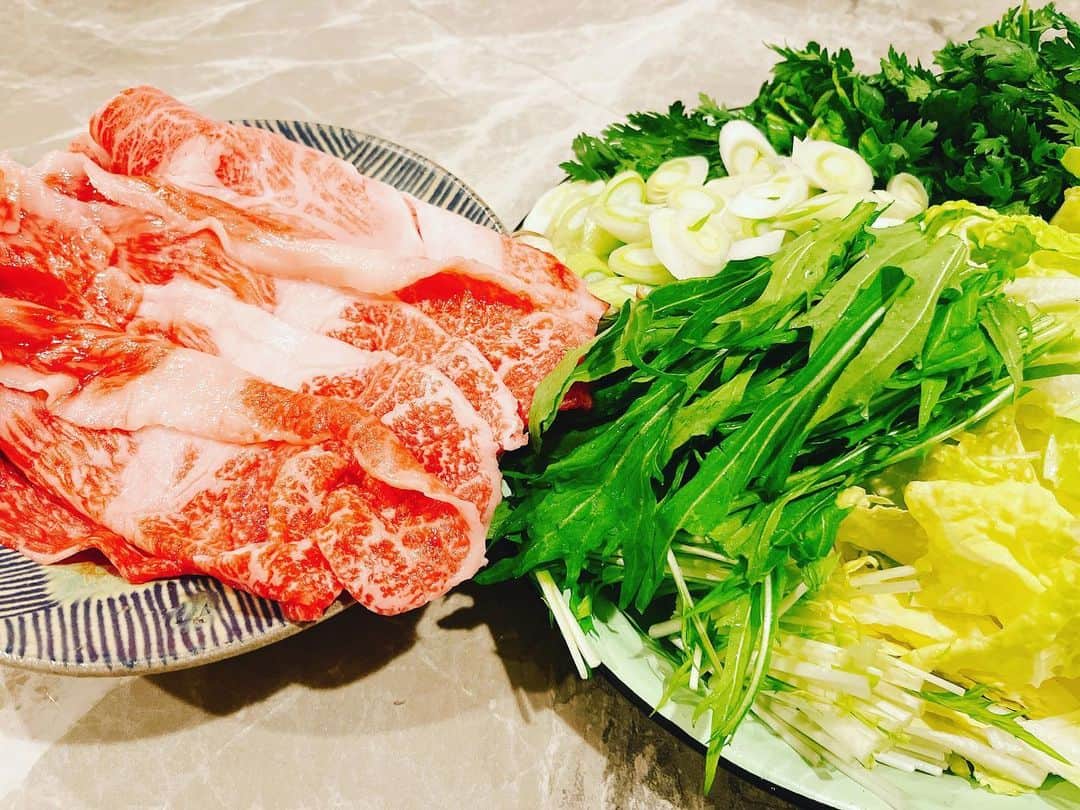 芳賀優里亜のインスタグラム：「週3お鍋でもいいぐらい好き。 とゆうかポン酢が好きなんだ！！  #しゃぶしゃぶ #米沢牛 #おうちご飯」