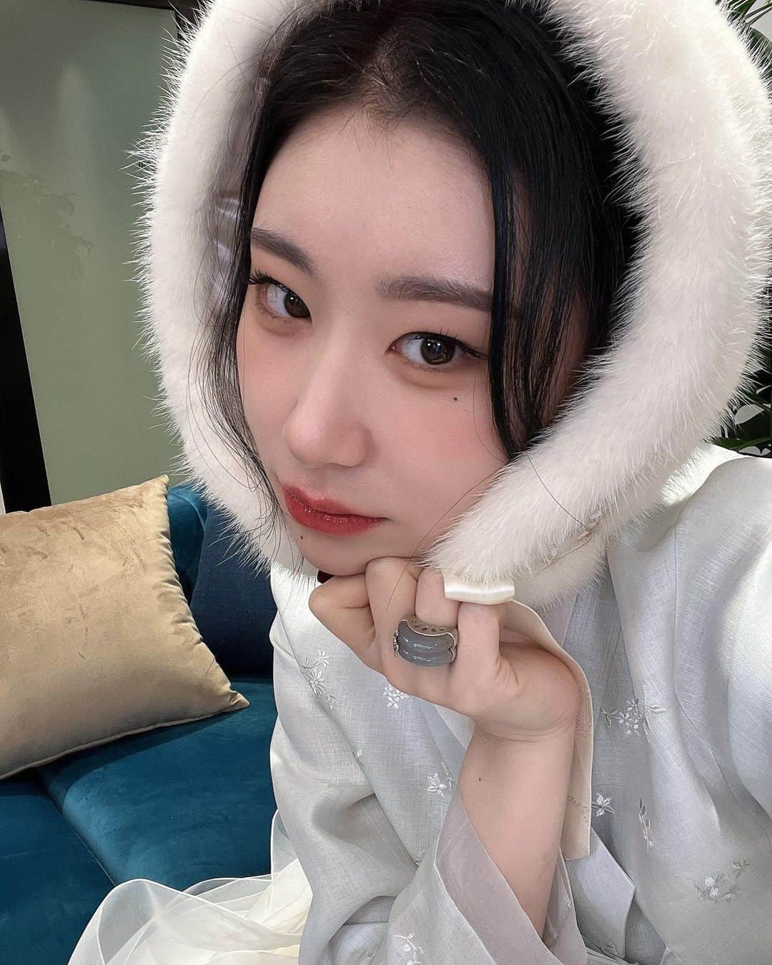 チェリョンさんのインスタグラム写真 - (チェリョンInstagram)「stay warm everyone 🤍❄️」1月25日 19時56分 - chaeryeongs.itzy