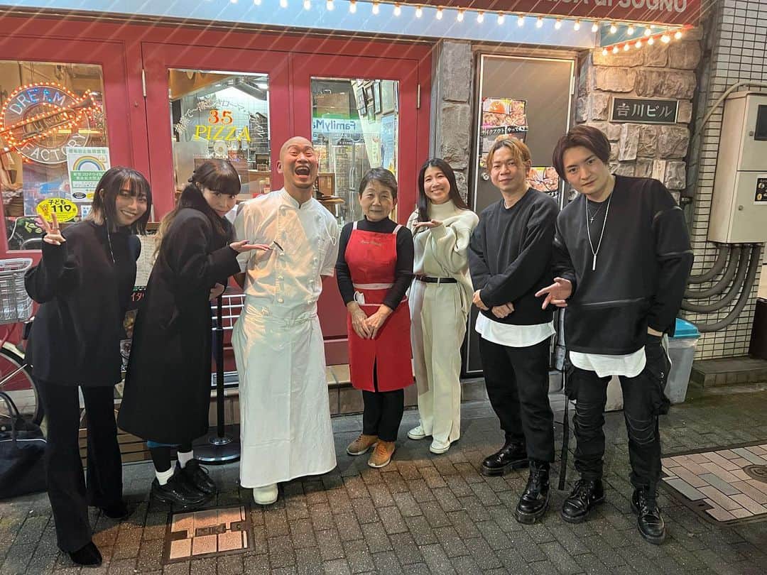 細川優のインスタグラム：「先日は浜松町の @genki_gedo のお店にお邪魔してきました👍  美味しいピザいっぱい堪能させていただきました😁食べるの夢中で写真撮るのほとんど忘れちゃいました苦笑  ご馳走様でしたー🙇‍♂️  #ドリームファクトリー #浜松町 #ピザ #世界一踊れるピザ屋さん」