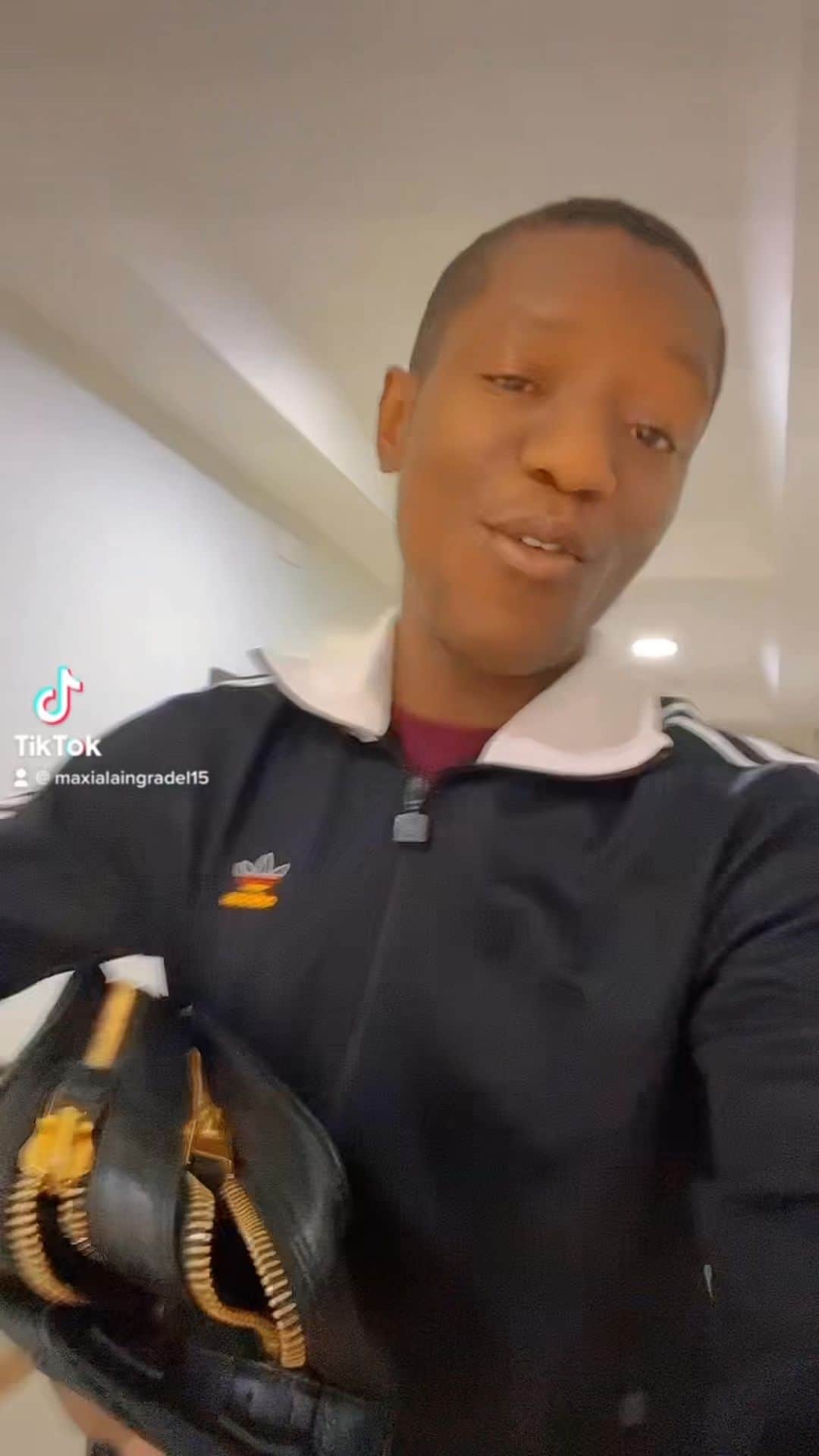 マックス・グラデルのインスタグラム：「🙏🏾🙏🏾🙏🏾❤️❤️❤️」