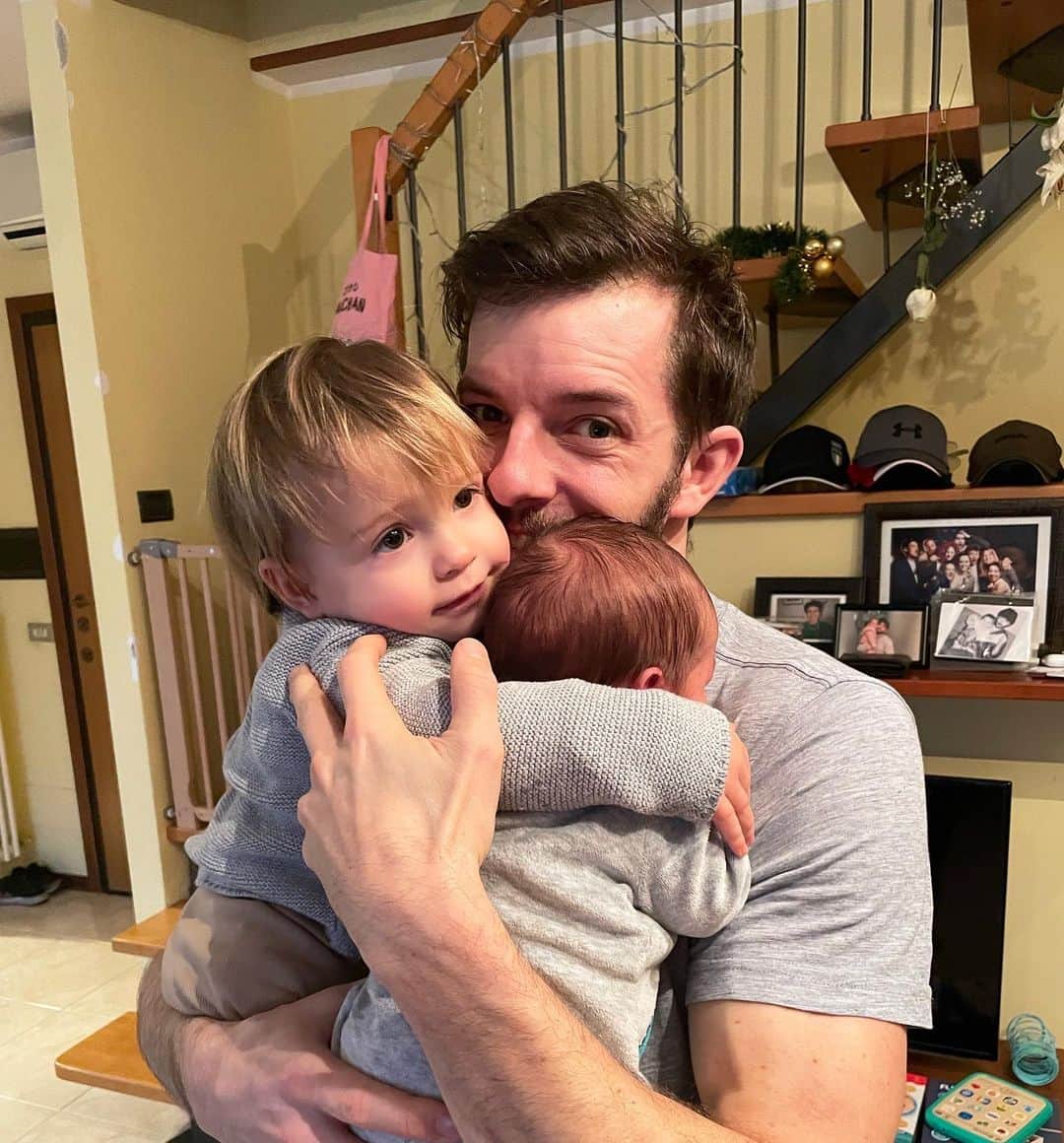 アンナ・カッペリーニのインスタグラム：「Big hug x2 baby!!!! ❤️❤️❤️Happy Bday at Europeans as usual🤣 @ondrejhotarek」