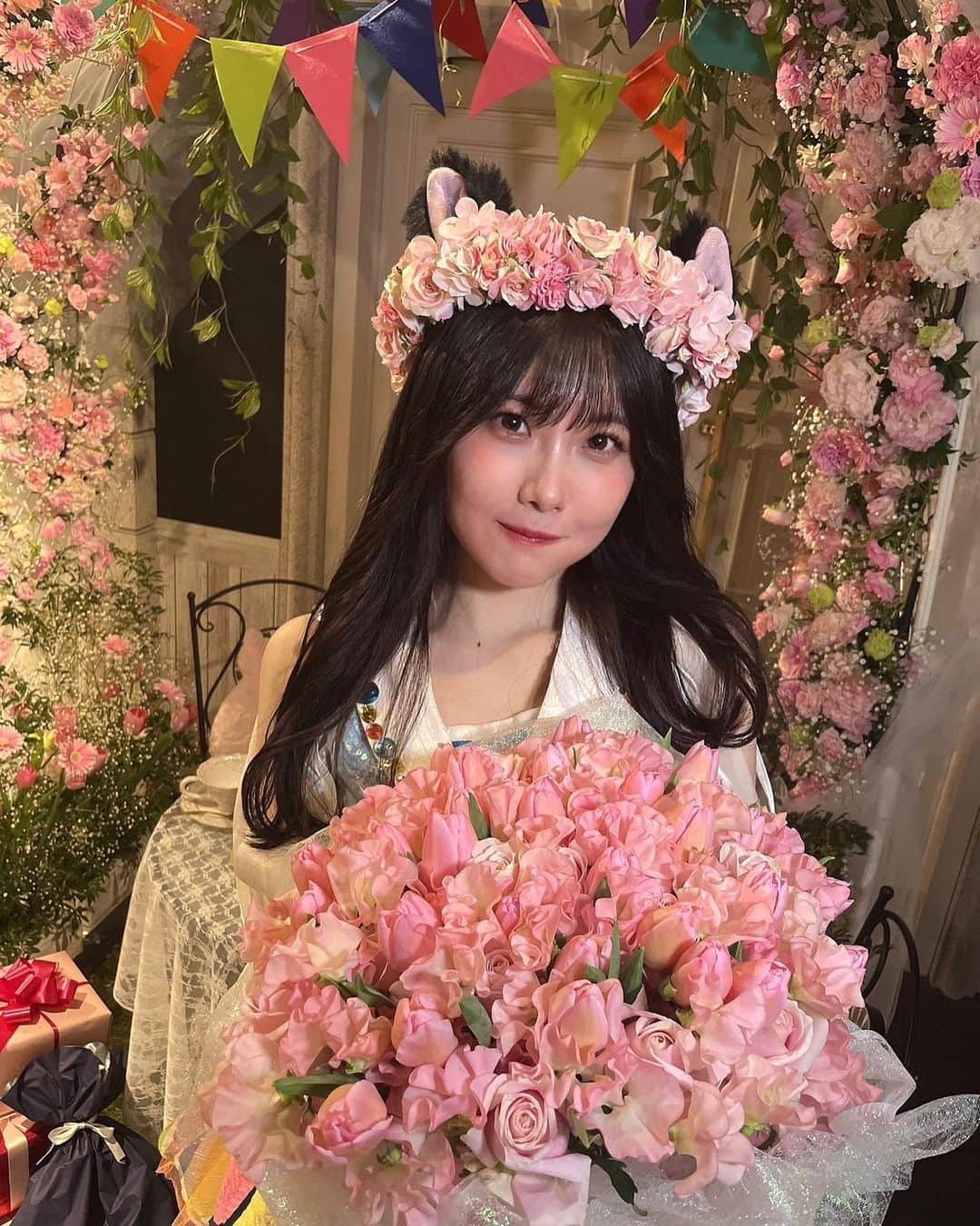 谷真理佳さんのインスタグラム写真 - (谷真理佳Instagram)「💐 1.23 生誕祭でした。 可愛いに囲まれて幸せでした👸 ずっとずっと忘れません！  スピーチで伝え忘れちゃいましたが 昨日の自分よりも、 今日の自分を誇れる自分で居れたらいいなぁ✨。 これからも感謝の気持ちを忘れずに 私のできることを頑張ります🐱 素敵すぎる生誕祭を 有り難うございました☺️ たに」1月25日 21時03分 - marika_tani