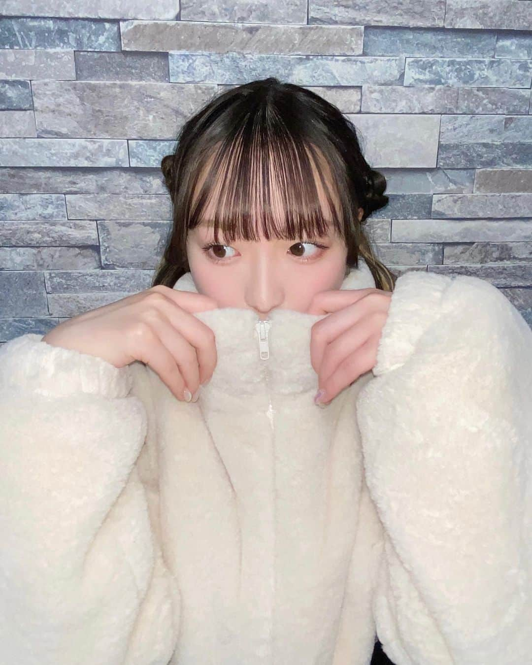 内田珠鈴のインスタグラム：「もふもふすき？⛄️🖤」