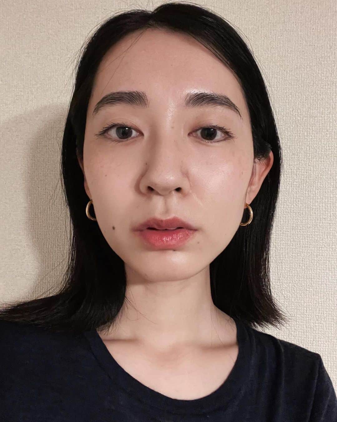 鈴木愛のインスタグラム：「髪切りました✌️ ミディアム ヘア〜 前髪もあります！  #ミディアムヘア #そとはねボブ #姫カット」