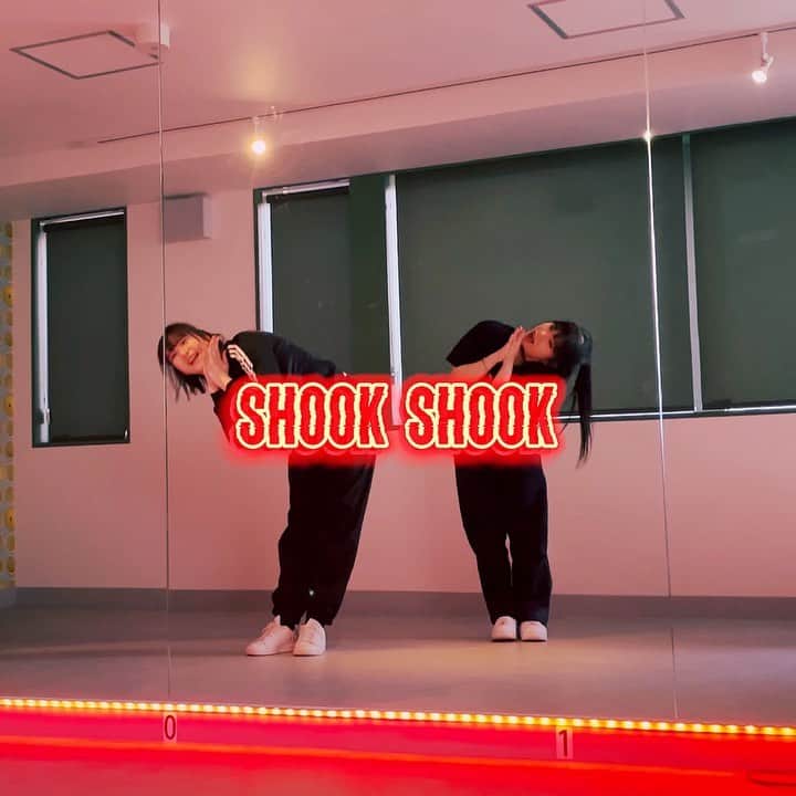 のインスタグラム：「・ 🎧 @awich098 - #shookshook 🔪💥  Chreo by / @sueka_ringooo , @peach.flower1707   #すえもも #awich #shookshook #邦楽 #舞蹈 #girlshiphop #ダンス #ダンス動画 #댄스 #댄서#instalike #instagood #dance #dancer #danceMomoka #ぴーちのダンス記録」