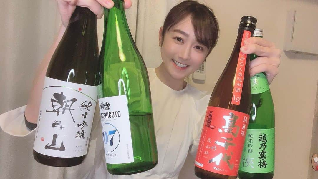 新海史子さんのインスタグラム写真 - (新海史子Instagram)「本日、唎酒師として初仕事。  県内企業さまの新年会のアトラクションとして「唎酒大会」を仕切らせていただきました！ 　 会社員の時はプレゼン資料とか作ったことがなくて、今更ですが初めてパワポで資料を作成。  うまく説明できるか、当てられるか、ドキドキでしたが。  楽しんでいただけたようでよかったです。  （当たって一番喜んでたのは私。）  我ながらお酒はナイスチョイスで、全部美味しかったです♡  今後、お酒の仕事も増えますように。  #唎酒師 #唎酒大会 #日本酒 #新潟清酒 #越乃寒梅 #朝日山 #高千代 #北雪 #フリーアナウンサー」1月25日 21時58分 - shinkai.0305