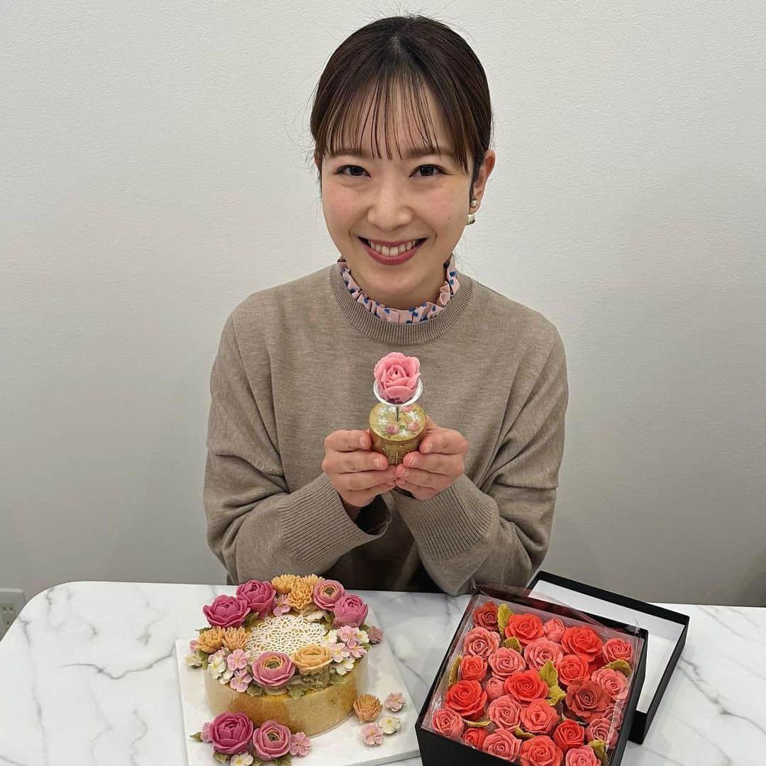 糸永有希のインスタグラム：「フラワーケーキ作りに挑戦しました🌹  #RKK#TBS 系列  #熊本放送#3ch  #ゲツキン#中継 #フラワーケーキ @flowercakefeuille」