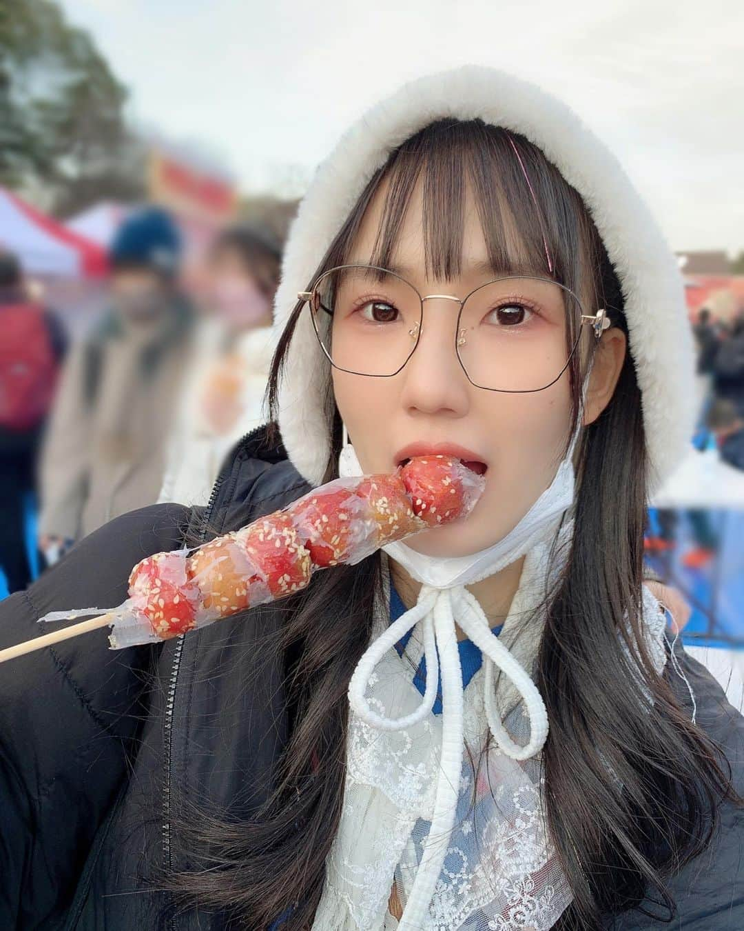 蒼井乃々愛のインスタグラム：「ﾓｸﾞﾓｸﾞ😋  #サンザシ飴 #上野公園 #IDOL #アイドル #仮面女子 #めがね #めがね女子 #ツインテール #もぐもぐ #follow」