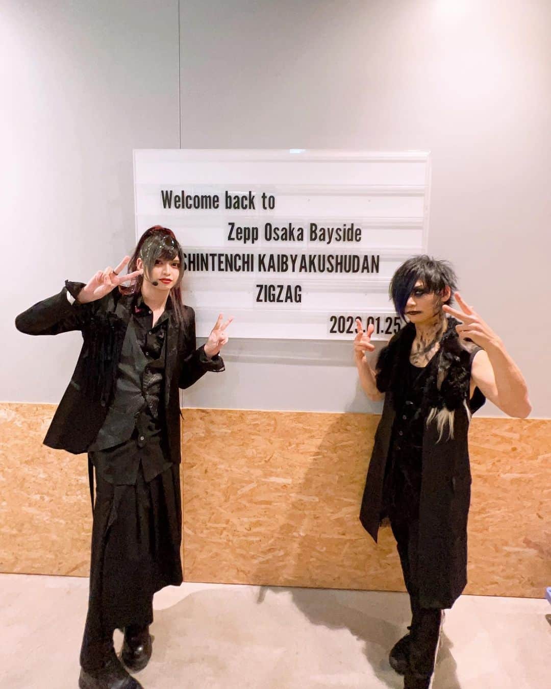 のインスタグラム：「古-いにしえ-禊　Zepp Osaka Bayside ありがとうございました🐉🔥  次の禊は1/30 Zepp Haneda (TOKYO)  古 -いにしえ- 禊  よろしくお願いします  #寒い中本当にありがとうね #今日だけの特別衣装でした #影丸さんセレクトの自撮り #禊写真はまた後日」