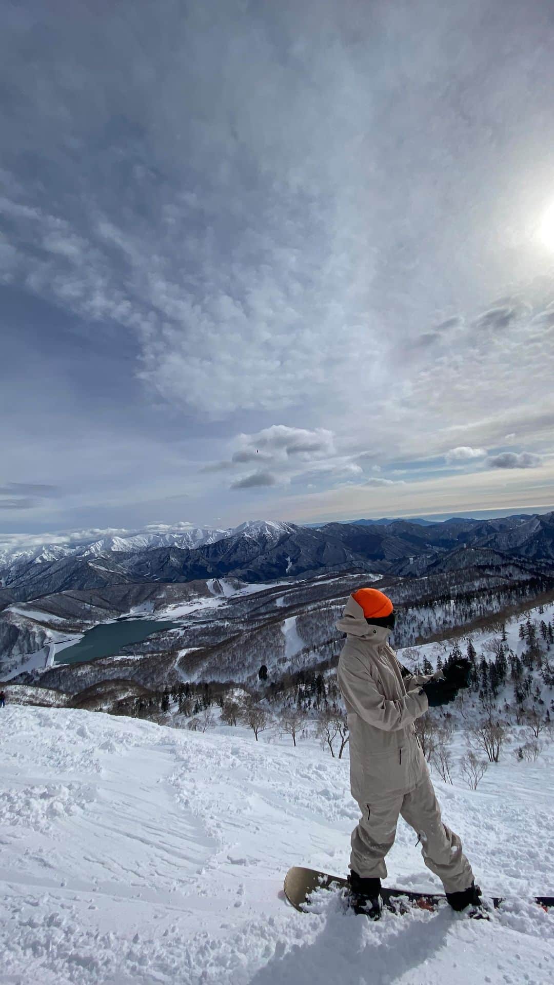奥家沙枝子のインスタグラム：「PERFECT DAY☃️☃️☃️  #japan #snow #snowboard  #snowboarding #snowsurf #winter  #sport #fit #mountain #outdoor #nature #beautiful #goodday #winterwonderland #trip #ski #travel #japow #powder #powday #スノボ #スノーボード #雪 #雪山 #reelitfeelit #reelsinstagram #vacation #travel #life #memories」