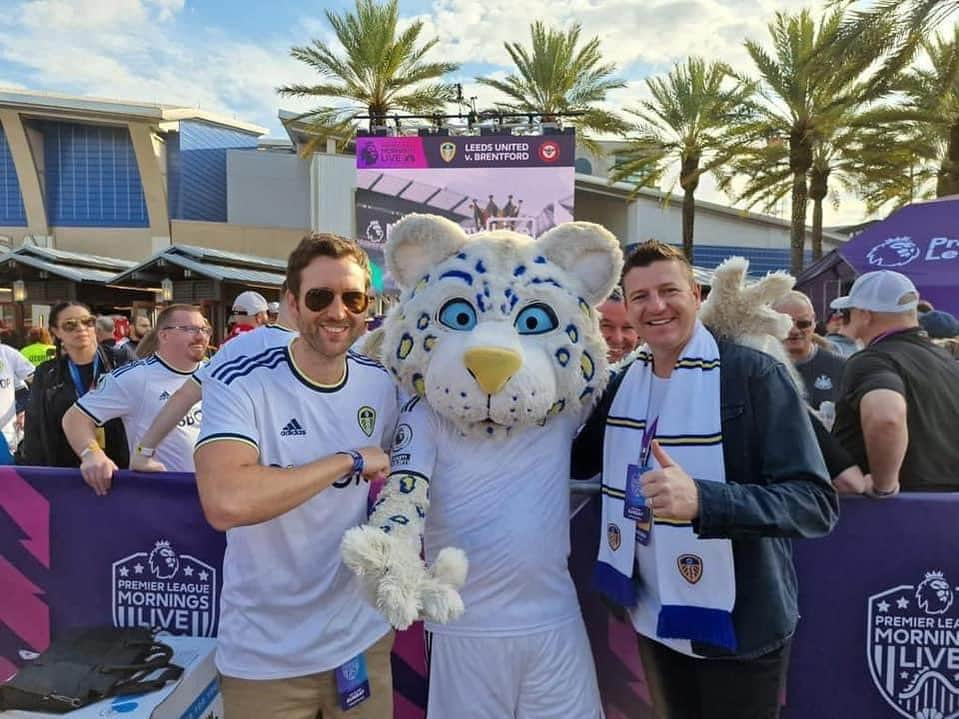 マシュー・ルイスのインスタグラム：「Premier League Fan Fest at @universalorlando with @michaelbridges8 and the Kop Cat himself.   Always a laugh supporting @leedsunited and the @premierleague out here in 🇺🇸. It’s a totally free event and with Bridgey in town, we all got our money’s worth.」