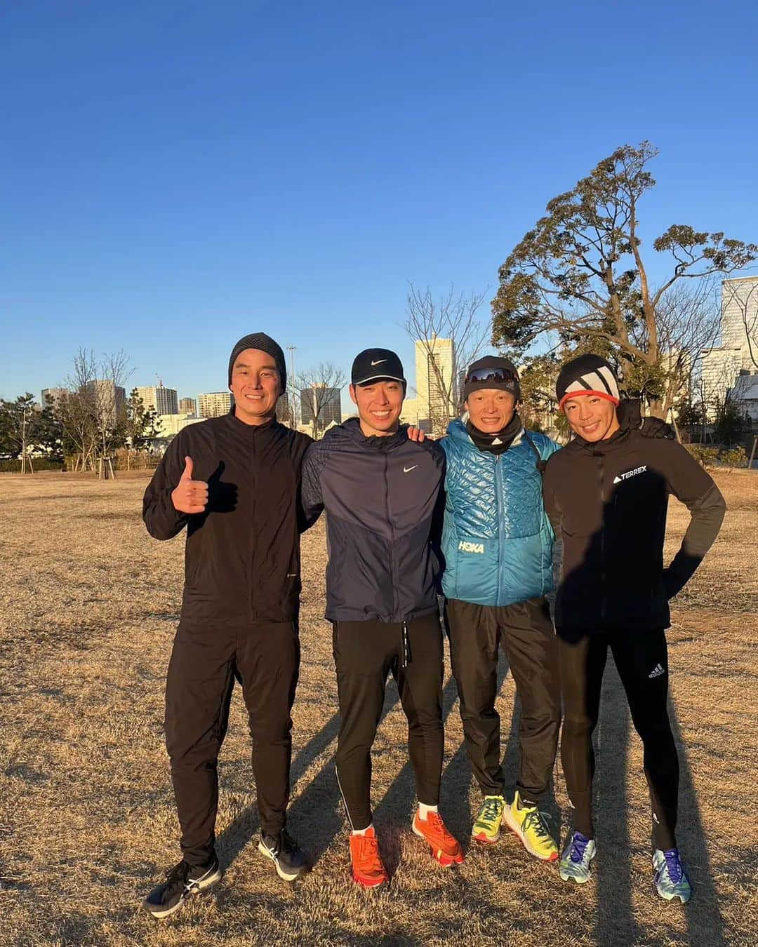 萩野公介のインスタグラム：「今日は先輩方と早朝ラン🏃 400×16 on 3min きつかった！ありがとうございました！！ #bridgestone  #chaseyourdream」