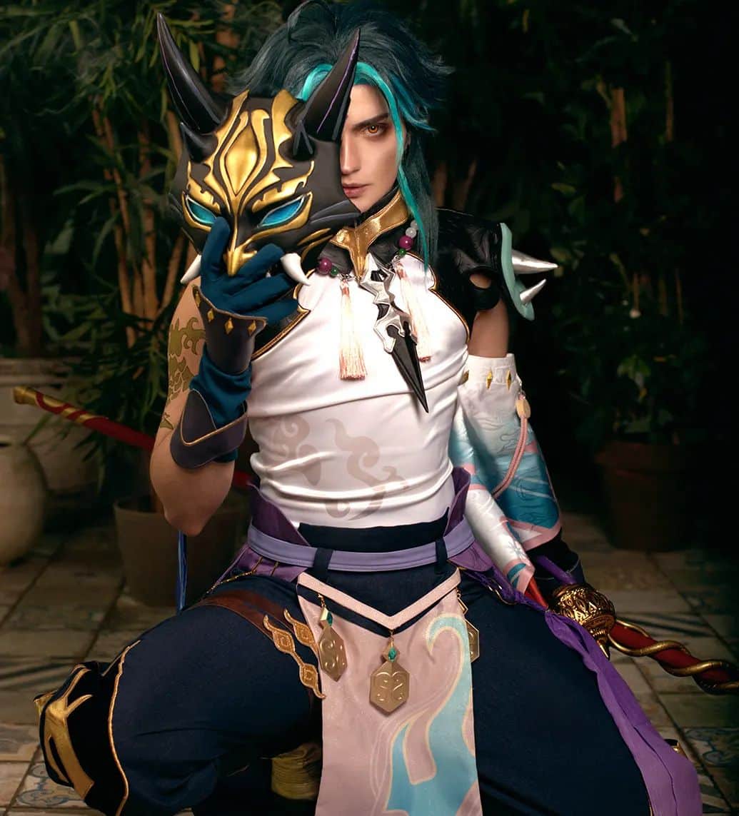 Gesha Petrovichのインスタグラム：「"If you awake to a knife at your throat, if monsters dig their claws into you, if death comes knocking at your door, call out my name."  Ph @stuffnwhatever Re @shinkishoy Wig @geshawigs Full set on P@treon in end of month 😎  #cosplay #ccreator #genshin #genshinimpactcosplay #fyp #fypシ #yaksa #cosplaylove #makeupartist #malecosplay #原神 #原神コスプレ #魈 #Xiao #GenshinImpact #genshin #yaksa #cosplay #cosplaylove #malecosplay #ccreator」