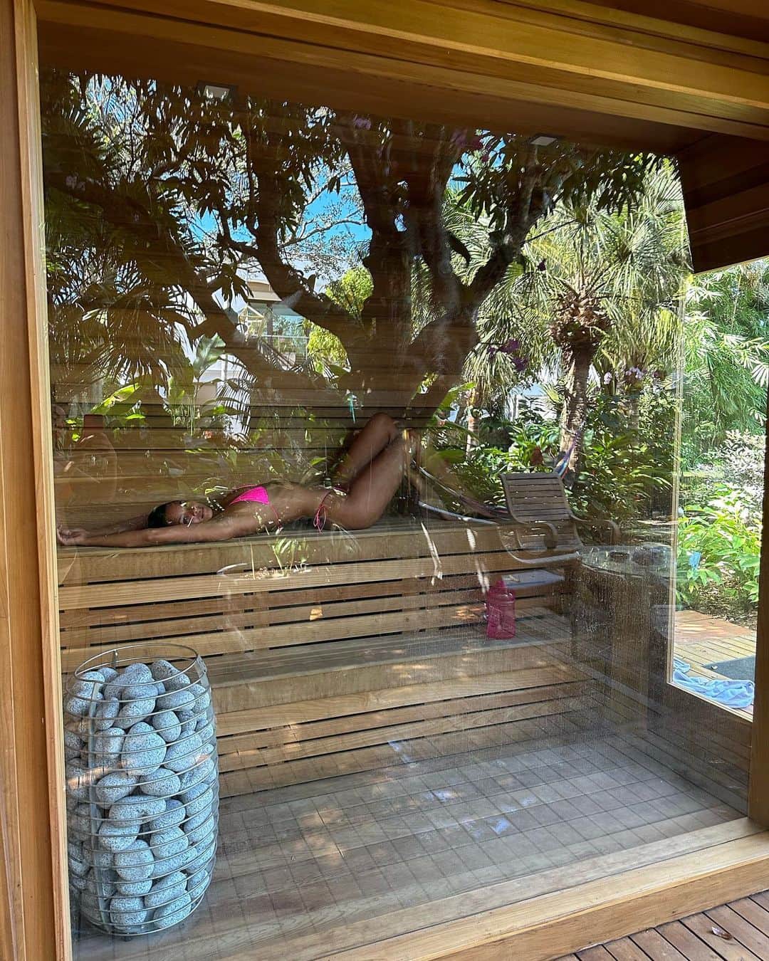 のインスタグラム：「Home sweet home 🏡 😍 🧖🏾‍♀️ 💦」