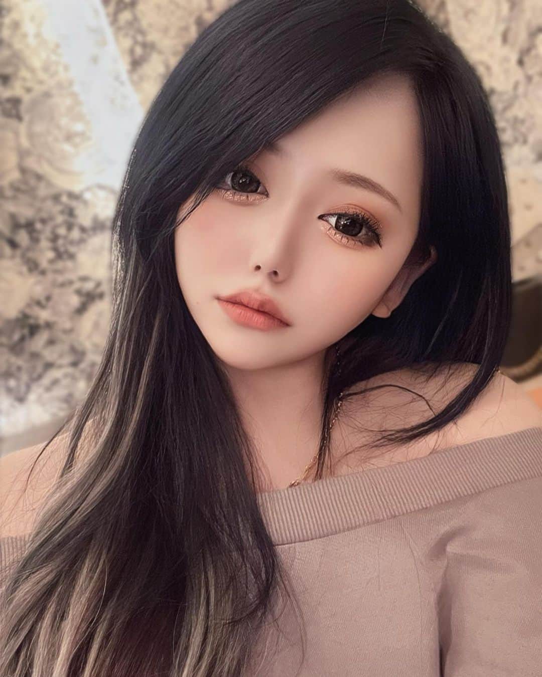 一ノ瀬さやかのインスタグラム：「黒髪好評でした🙋‍♀️いえあ  #imagechange#blackhair#haircolor  ． . ． ． ． ． ． ． ． ． ． ． ． ． ． ． ． ． ． ． ． ．  #キャバ嬢#東京#大阪#名古屋#新宿#歌舞伎町 #tokyo#shinjuku#kabukicho #팔로우#친구해요#인친환영#モデル #셀카#오오티디#韓国#japan#model #like4likes #likeme #いいね#フォロー#follow4follow#f4f#followforlike」