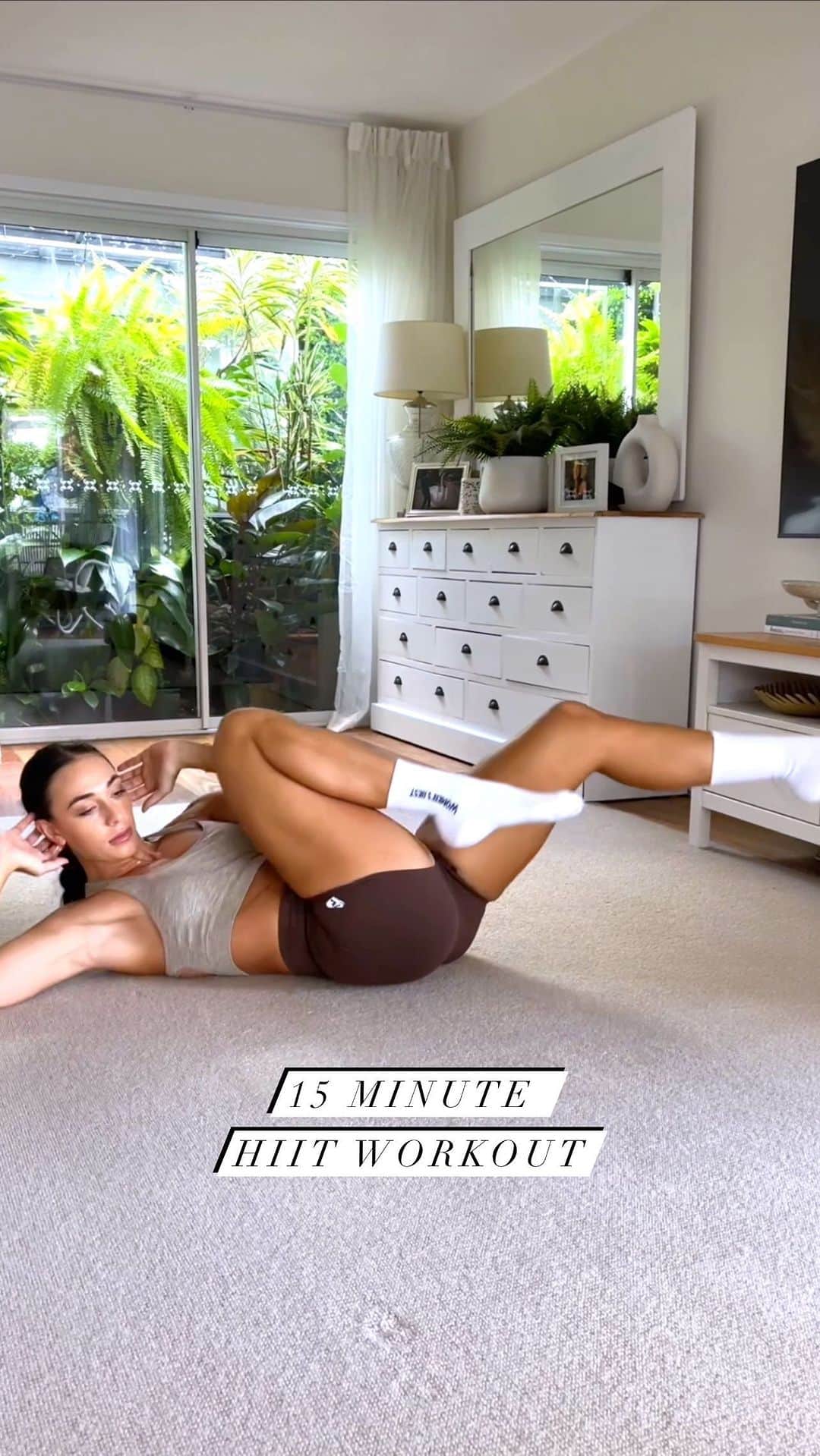 Danielle Robertsonのインスタグラム：「It’s time to GET SWEATY!!  No equipment? No problem! This is a bodyweight only HIIT workout that only takes 15 minutes! I’ve just posted this workout on my YouTube channel if you’re looking for a follow along version: YouTube.com/Dannibelle (link in bio)  Wearing @womensbest Move Collection sports bra & Power shorts 🔥 #womensbest  Give it a try and let me know how you go 💪  WORKOUT   3 SETS  30 sec work: 30 sec rest  Pop Squats  Mountain Climbers Crawl Out Push Ups  Bicycles Dips」