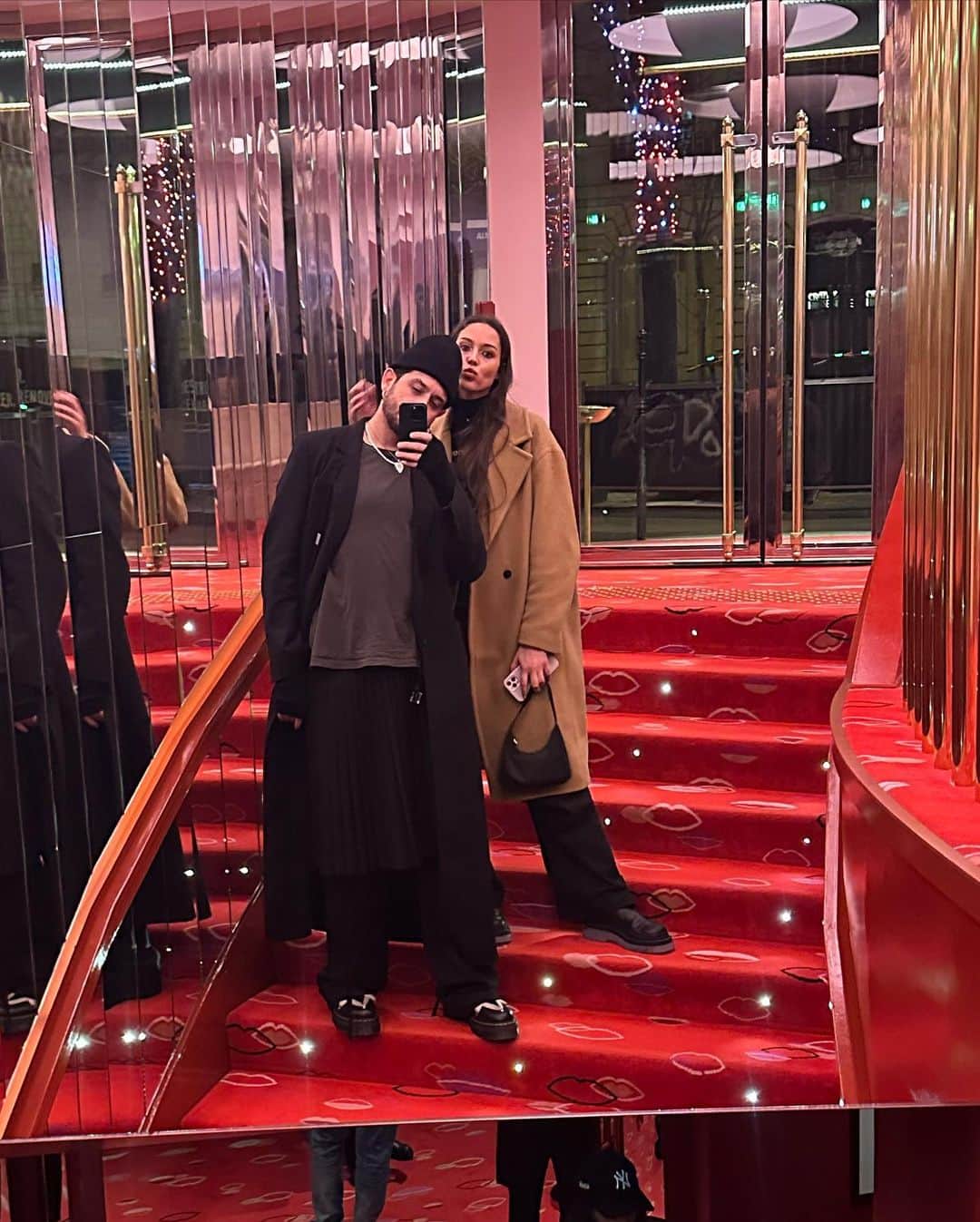 G-Eazyさんのインスタグラム写真 - (G-EazyInstagram)「Vampires in Paris 🖤🌹」1月26日 5時27分 - g_eazy