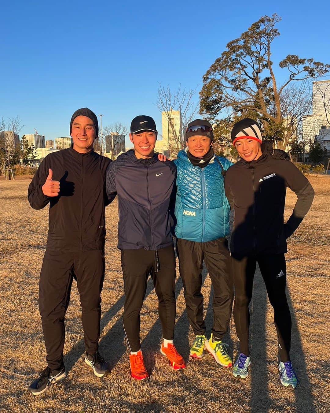 羽根田卓也のインスタグラム：「朝6時のインターバル走に参加させていただきました🏃‍♂️ 朝日を浴びながらのトレーニングは最高でしたが皆さんスピード速すぎ😂 20年カヌーに座りすぎて足が退化しているのでもっと走ります！」
