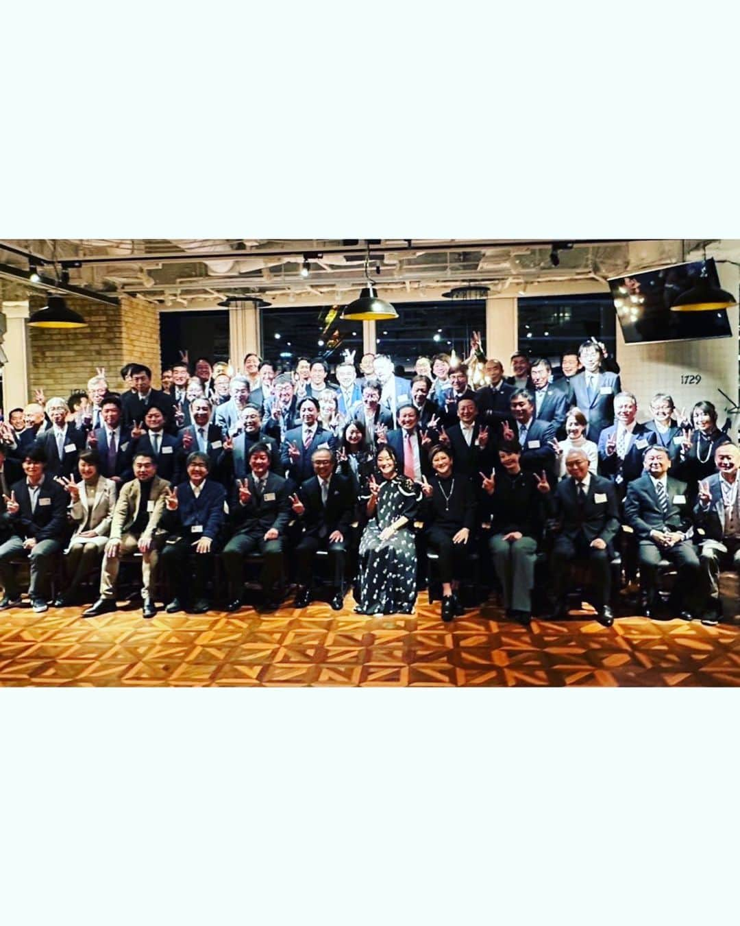 下村真由美さんのインスタグラム写真 - (下村真由美Instagram)「さいきプロの優勝祝賀会へ🏆⛳️✨  11年振りの優勝、本当に感動しました🥺 会の最初に流れたこれまでの軌跡を見ていたら涙涙で😭✨　エリエール⛳️最後のパットを決め、グリーン上で拳を握りながらしゃがみこんだシーンは、何回見ても 気持ちが込み上げます😭😭  @saiki_fujita いつもありがとう❤️ 沢山の人へこれからも感動を届けてください🤗今シーズンも楽しみにしています😊  #藤田さいき　プロ #成田美寿々 プロ #JBS #日本ビジネスシステムズ  #むぎの里  #パスタとピザの店base」1月26日 18時00分 - mayum2323