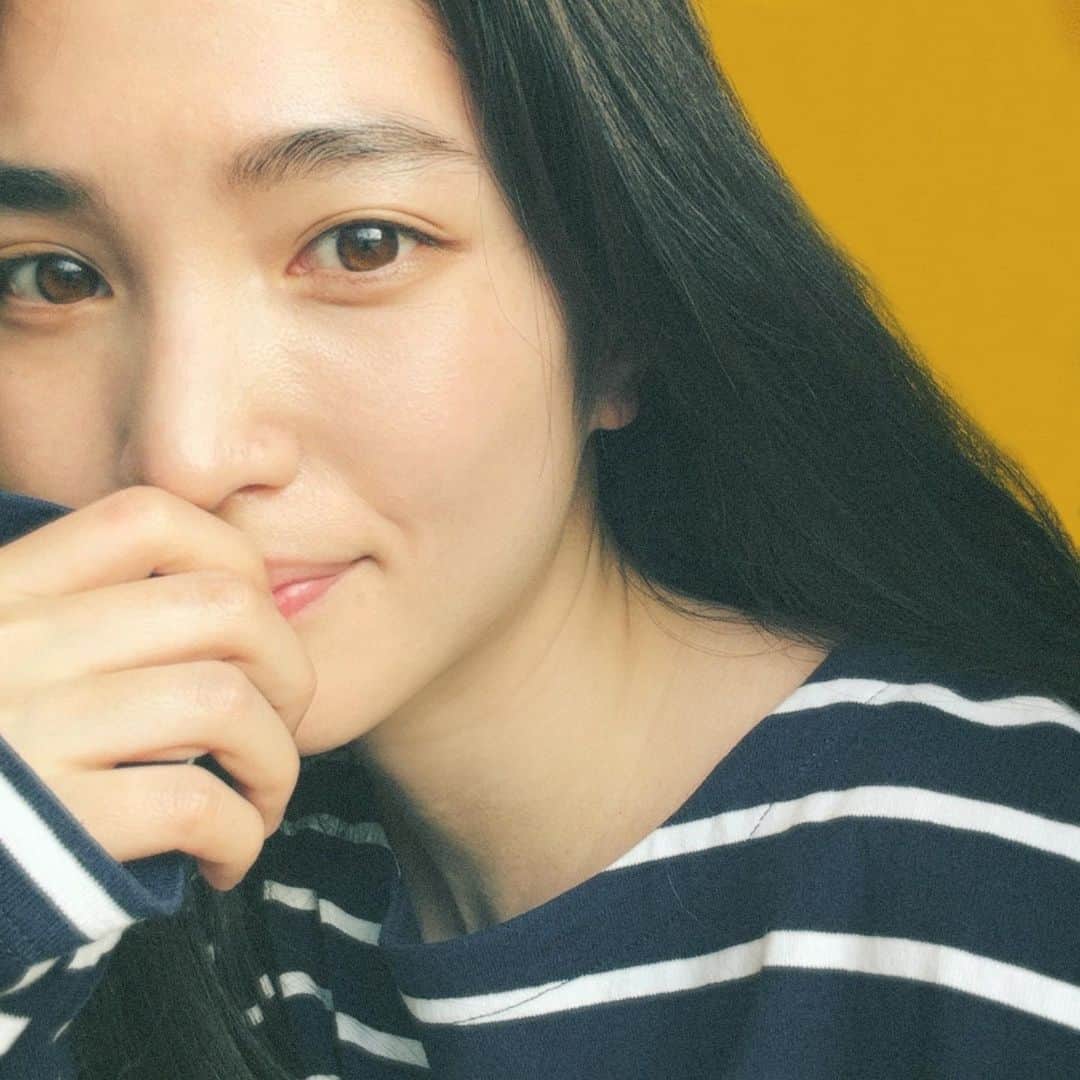 松本妃代のインスタグラム：「. ‪映画『1秒先の彼』に、エミリ役で出演させていただきます🌞 ‪監督・⼭下敦弘さん、脚本・宮藤官九郎さん、 個性豊かなキャストの皆さんと過ごさせていただいた現場☺️‬ ‪大好きな台湾の作品のリメイクに 参加できたことも、とても嬉しかった〜🍐 公開をお楽しみに😊‬ @ichikare_movie」