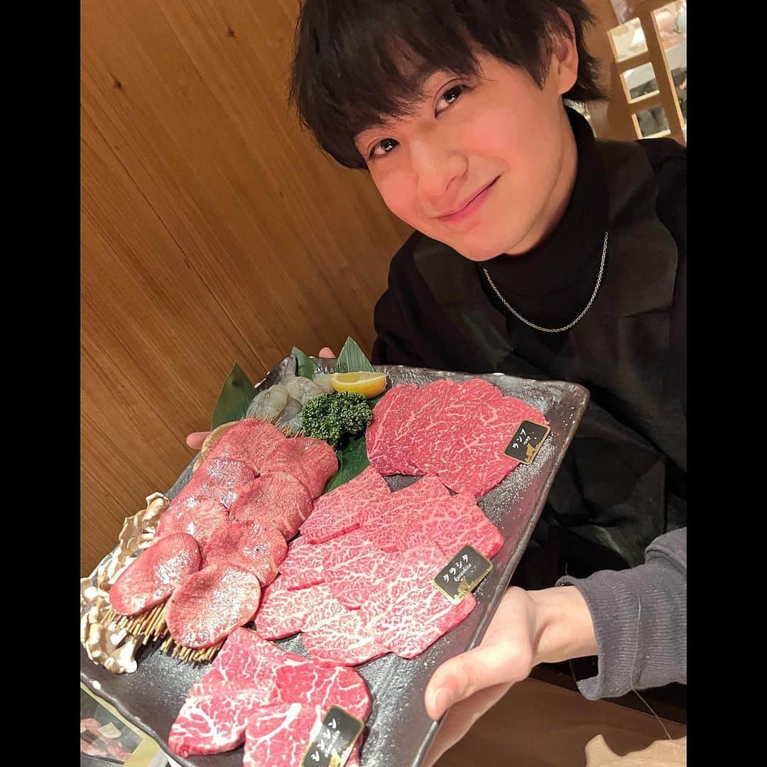 黒田昊夢さんのインスタグラム写真 - (黒田昊夢Instagram)「今年も頑張るぞの焼肉！ タン美味しかった🫡  お酒入ってて少し赤いね、、笑」1月26日 18時57分 - hiro_crown.0910