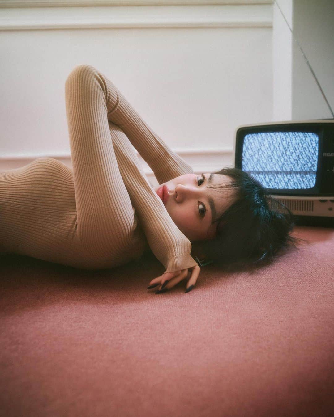 ソン・ヘギョのインスタグラム：「@ellekorea  @fendi   📷 @mokjungwook」