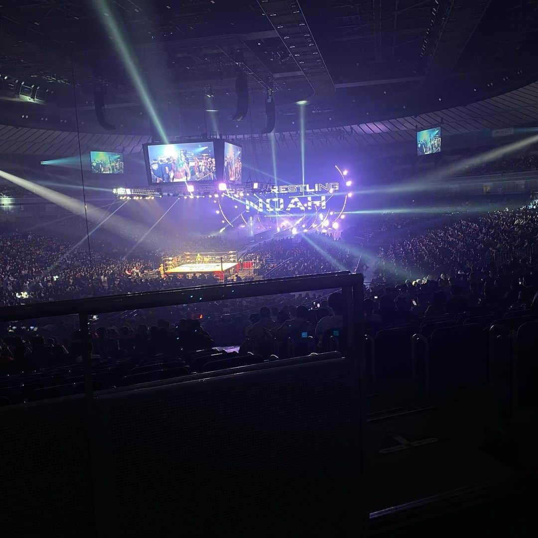 Kzyさんのインスタグラム写真 - (KzyInstagram)「#2023  #noah #noah_ghc  #日本武道館 #横浜アリーナ  #ghcジュニアタッグ  #王座陥落 #😢  #byebyemuta  #greatmutafinalbyebye  #ラストマッチ  #愚零闘武多   1日からNOAHさんで初の日本武道館。 そしてこの前は初の横浜アリーナ！ そしてグレート・ムタラストマッチ。 貴重な経験をさせてもらいました！ 見届けさせていただきました。🙇‍♂️  #タッグ #3冠王 ではなくなりましたが、、 今年も #宴人全開 ！  早速色々あるドラゲーマット。 来月は海外！ しっかり色々学んできます。英語。。笑  #dragongate #ドラゴンゲート  #prowrestling #プロレス  #instagram #今年初投稿 でした😅  武道館と横アリでラップ歌った。。🥹 これは贅沢過ぎた。マジで。😭✨  ありがとうございました！🙏」1月26日 11時03分 - kzy_time_ebe2