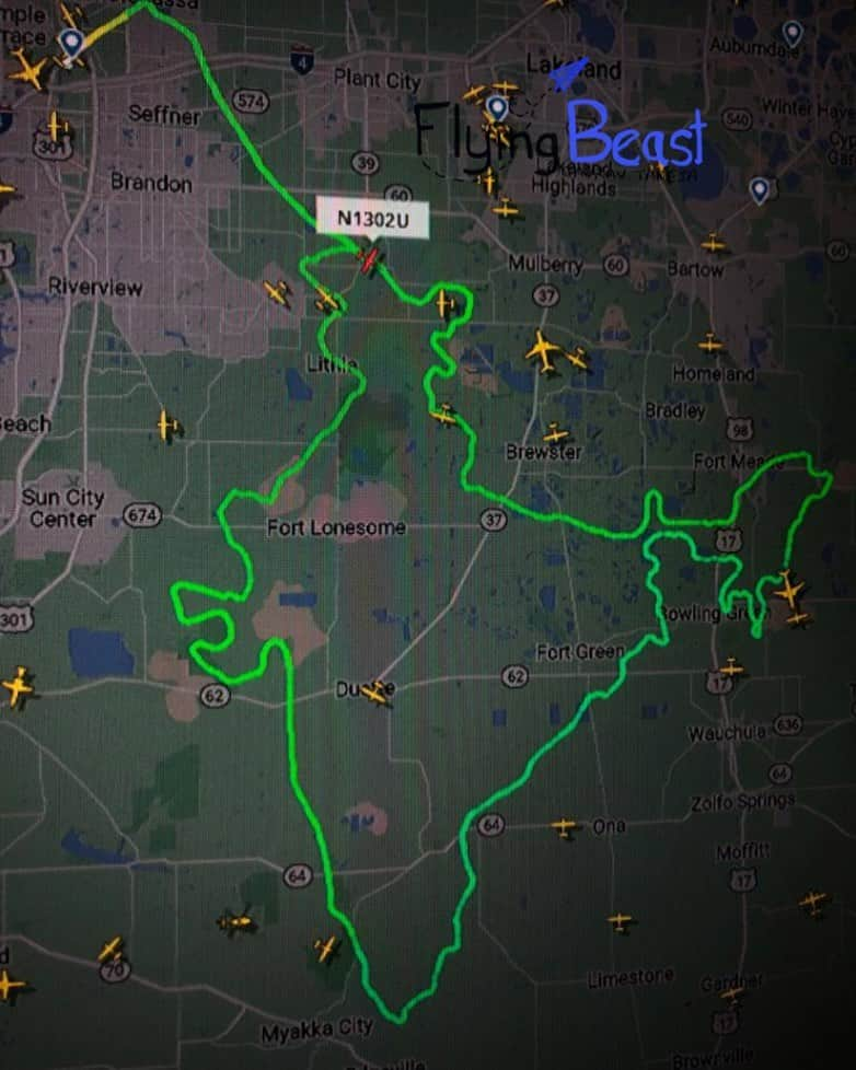 Gaurav Tanejaのインスタグラム：「We created History. Largest map of Bharat. Flew for almost 3 hrs to create a 350km , longest map of our country. . Thanks to everyone for your support and belief.  . Apne desh ko Aasman mein le jaane ka chota sa prayaas safal raha. . #AasmanMeinBharat #JaiHind #HappyRepublicDay」