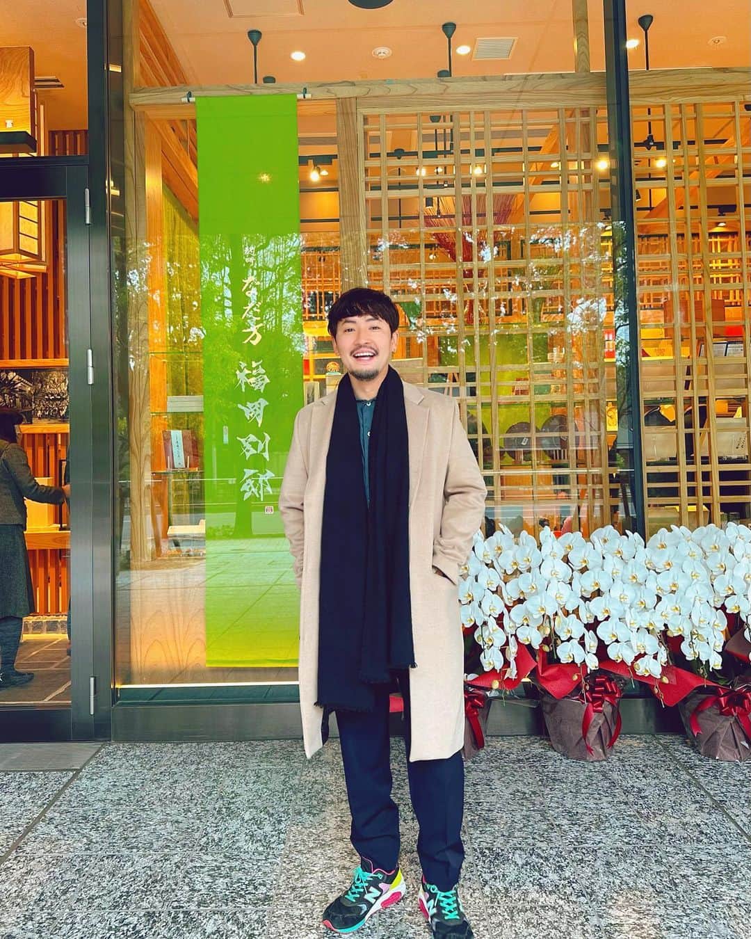 小柳津林太郎さんのインスタグラム写真 - (小柳津林太郎Instagram)「東京・麹町から福岡県の食材、料理などの魅力を発信する、県のアンテナレストランで、日本を代表する老舗「なだ万」が運営する「麹町なだ万　福岡別邸」が1/26(木)オープンしました㊗️  一足早くオープニングレセプションに行ってきたのですが、福岡県民としては、こうして東京で福岡の食文化の素晴らしさを広げられる場所がオープンしたことを嬉しく思います👍日本酒を当てるクイズに参加したのですが、見事ハズレました（笑）  福岡県の服部知事、（株）なだ万の巻木社長にも直接お話しを伺えて光栄でした🤗  足を運べば感じとれるのですが、空間そのものが福岡県産の工芸品、アートの魅力が詰まってました😆お店のロゴは書家の紫舟さん / @sisyu8  の手によるもので流石です。お食事は、福岡県産の日本酒の素晴らしい銘柄が揃い、お料理との相性も抜群超一流なので、是非接待シーンや、プライベートのハレの日に大切な人とご利用ください😄  福岡の魅力発信、引き続き個人的にも続けていきます🔥  📍「麹町なだ万　福岡別邸」 東京都千代田区麹町1-12-1 住友不動産ふくおか半蔵門ビル1階  @fukuoka_yokayoka.tokyo   #麹町なだ万福岡別邸 #福岡県 #福岡グルメ #アンテナレストラン #麹町グルメ #東京 #なだ万 #レセプション #福岡 #食」1月26日 12時04分 - rinsta_gram1002
