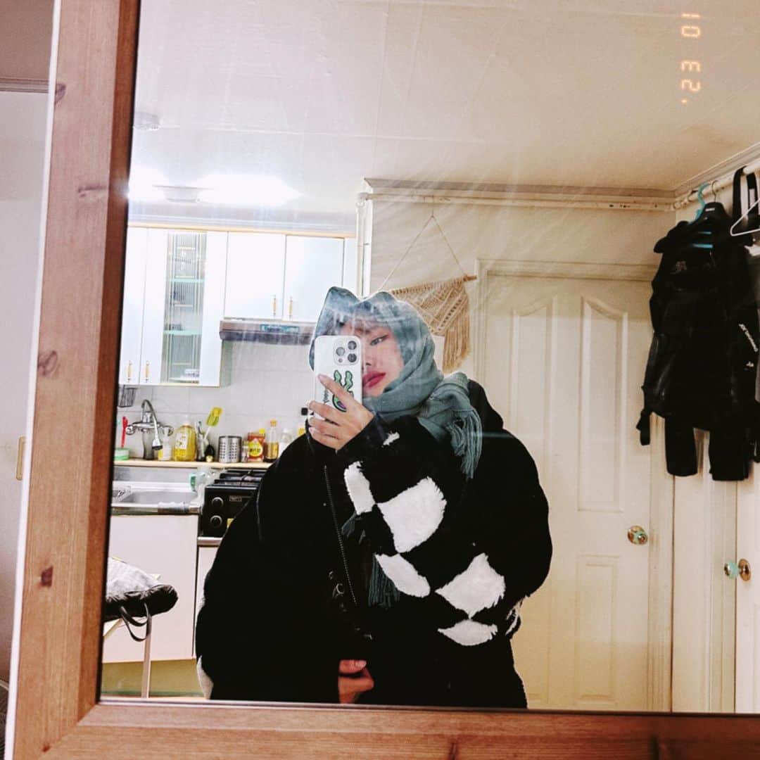 ル（AHN ELLY）のインスタグラム：「감기조심💪🏽」