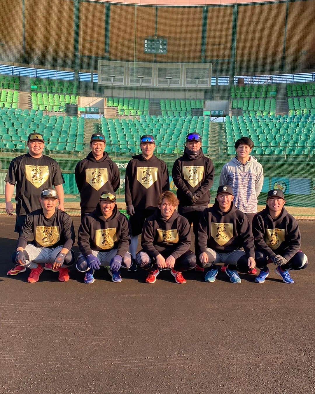 甲斐拓也さんのインスタグラム写真 - (甲斐拓也Instagram)「大分自主トレ終了しました。 今回の自主トレは沢山の方の協力、サポートがあってとても内容の濃い自主トレにする事ができました。  別大興産スタジアムの関係者の皆様、 ホテル関係者の皆様、 練習のサポートをして下さった皆様、本当にありがとうございました。  そして、僕たち選手に、今まで築きあげてきた技術を教えて下さった、関元さん、緑川さん、島田さん大分まで来ていただき本当にありがとうございました！  #大分自主トレ #感謝 #仲間 #島田さんとの写真が無い、、、」1月26日 12時49分 - kai19official