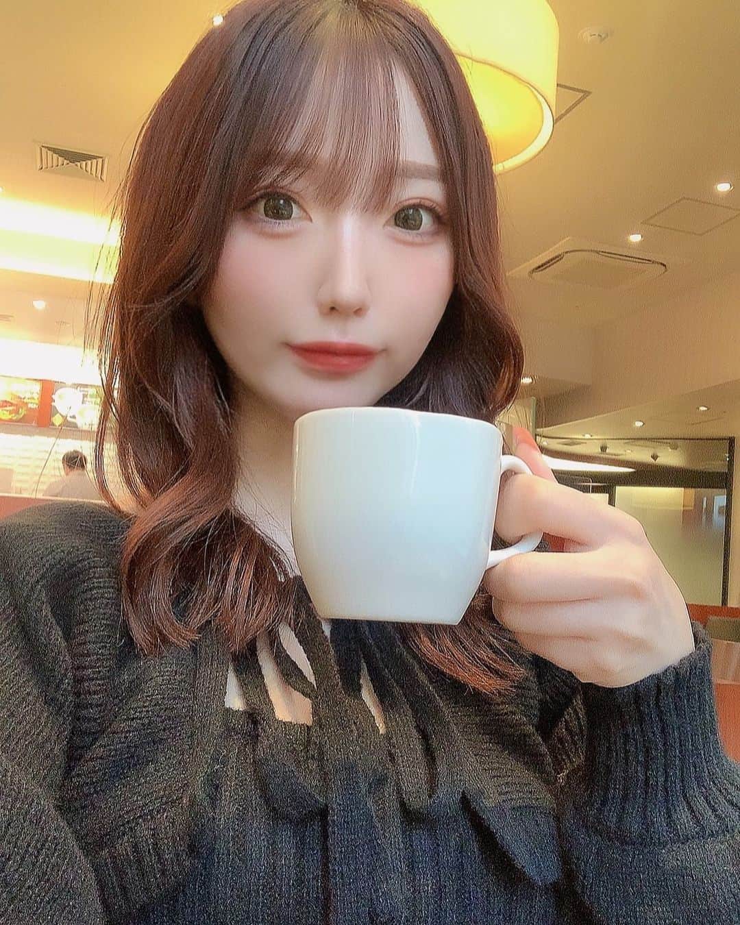柳田なつみのインスタグラム：「1人カフェ🐶☕️♡ ・ ・ #カフェ　#カフェ巡り　#グルメ女子　#撮影モデル #サロンモデル　#関西　#大阪」