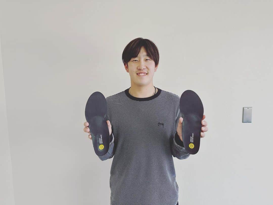 小園海斗のインスタグラム：「今日はいつもお世話になってます！ シダスさんのインソールを 作っていただきました！ このインソールで活躍するぞ👊 いつもありがとうございます！！  #シダス  #シダスインソール  #シダスジャパン #sidas」