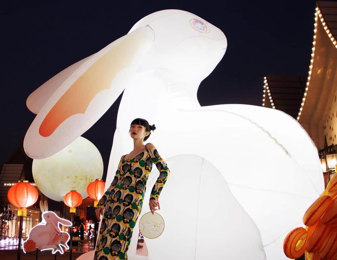 晴日のインスタグラム：「love you to the moon 🌕🐇」