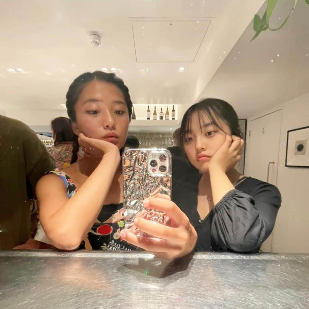 森山あすかのインスタグラム：「HBD🎉my sis🌈🥳きょうだいだが親友イエイ🫰🏻 1週間前ですけども！！❤️🎉 この前までおチビだったのに！顔似てんのに系統違いすぎ！！！🤯身長同じ！！ゆいちゃんをインスタにあげた時の大きくなりすぎて周りの驚き😂私でも驚いてる！！！笑 今年から高校生頑張ってねーん！」