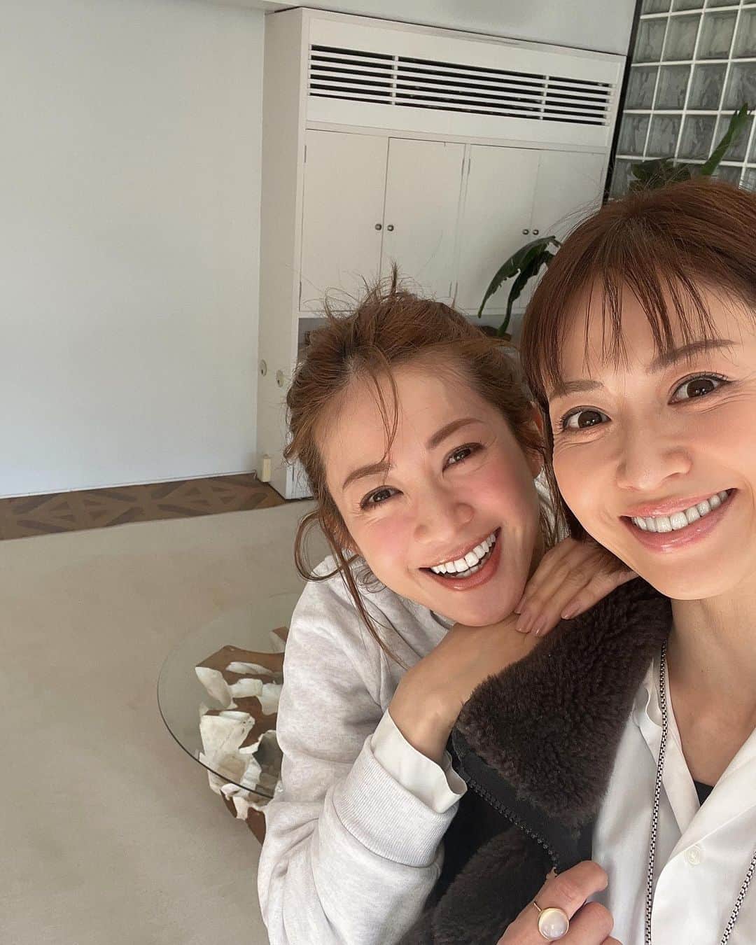 畑野ひろ子のインスタグラム：「可愛すぎる妹💛💛💛 @reikotakagaki  久しぶりに会えたけど、会うと安心する☺️」