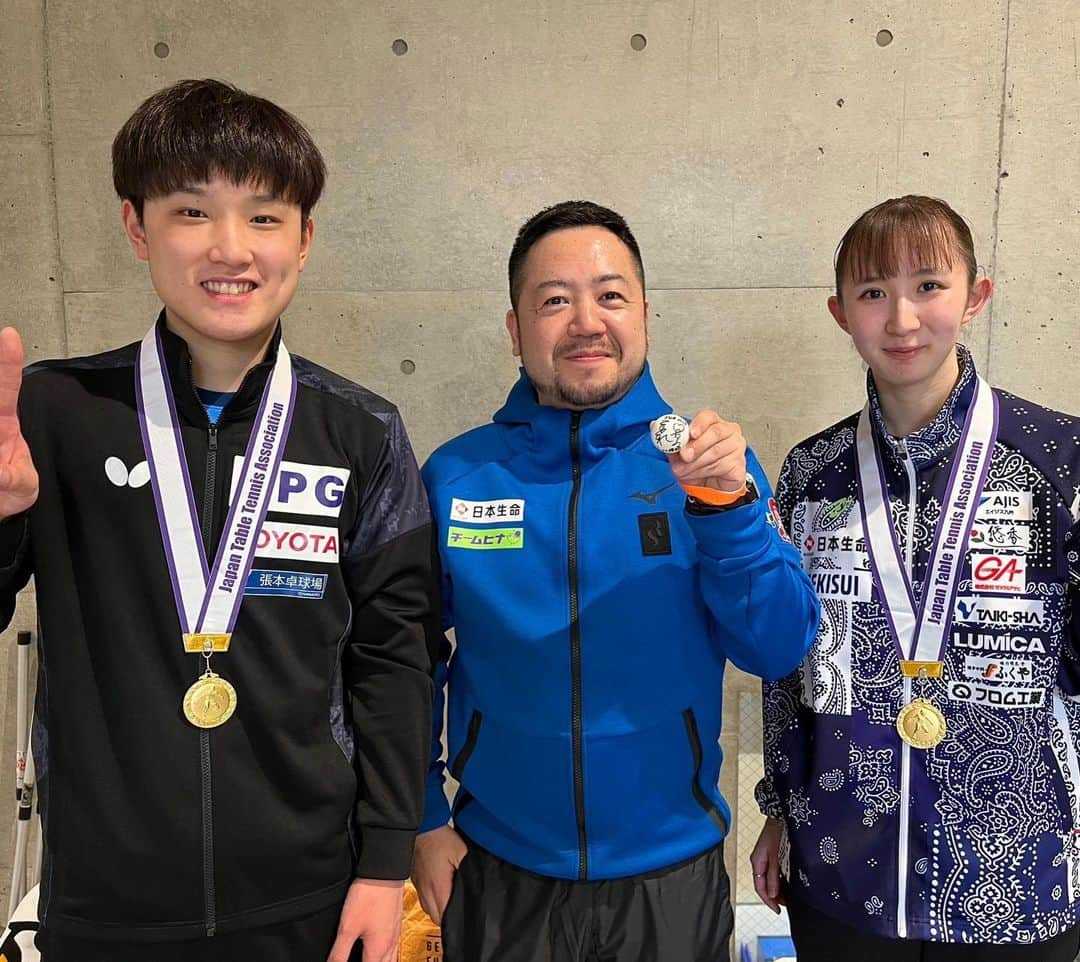 張本智和さんのインスタグラム写真 - (張本智和Instagram)「全日本選手権混合ダブルス2連覇🥇🥇 早田さん、石田コーチありがとうございました！！  美和もジュニア優勝🥇 さすが！  残り2種目も優勝目指して全力で頑張ります！」1月26日 16時14分 - harimoto__tomokazu_1711