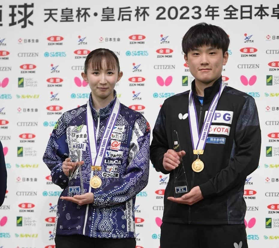 張本智和のインスタグラム：「全日本選手権混合ダブルス2連覇🥇🥇 早田さん、石田コーチありがとうございました！！  美和もジュニア優勝🥇 さすが！  残り2種目も優勝目指して全力で頑張ります！」