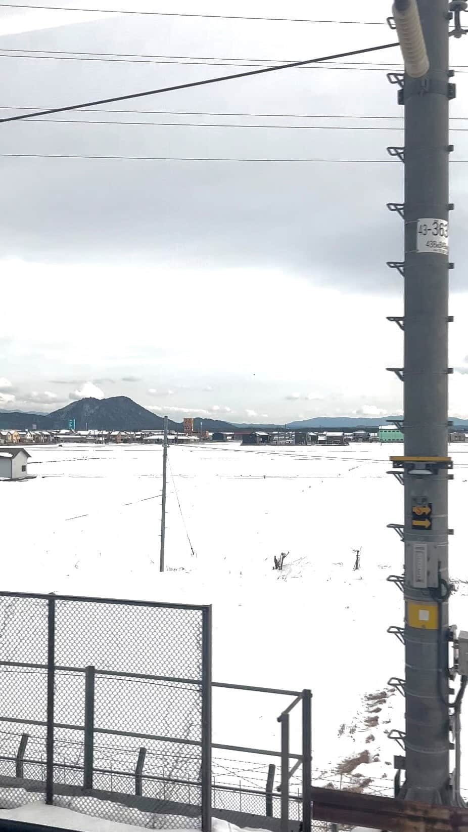 森澤祐介のインスタグラム：「. 雪景色を見て思い出すのは  小学生の頃、父とよくスキー場へ出掛けていたこと  懐かしい  そんな父が70歳の誕生日を迎えました  おめでとう！  #古希」