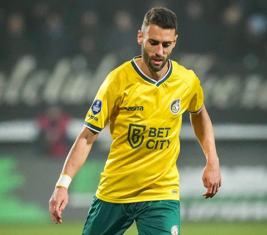 イヴォ・ピントのインスタグラム：「Amazing feeling! Focus on the next match already 💪🏼💪🏼 Have a good day 💚💛 @fortuna.sittard #picoftheday #eredivisie」