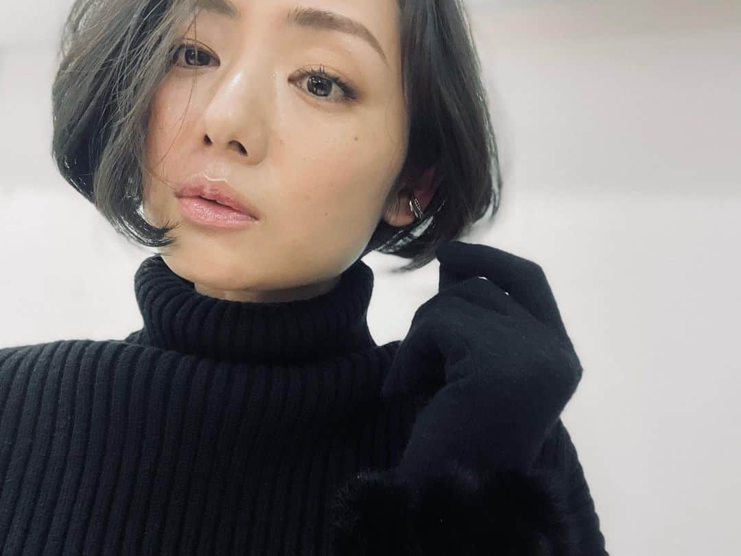 片山萌美のインスタグラム：「❄️  この間 久々にモデルのお仕事でしたので ふわふわ髪型🫧  自分ではなかなか出来ないので 嬉しい☺︎☺︎☺︎♡♡♡  #moemikatayama  #私服　 #ねこっけ」