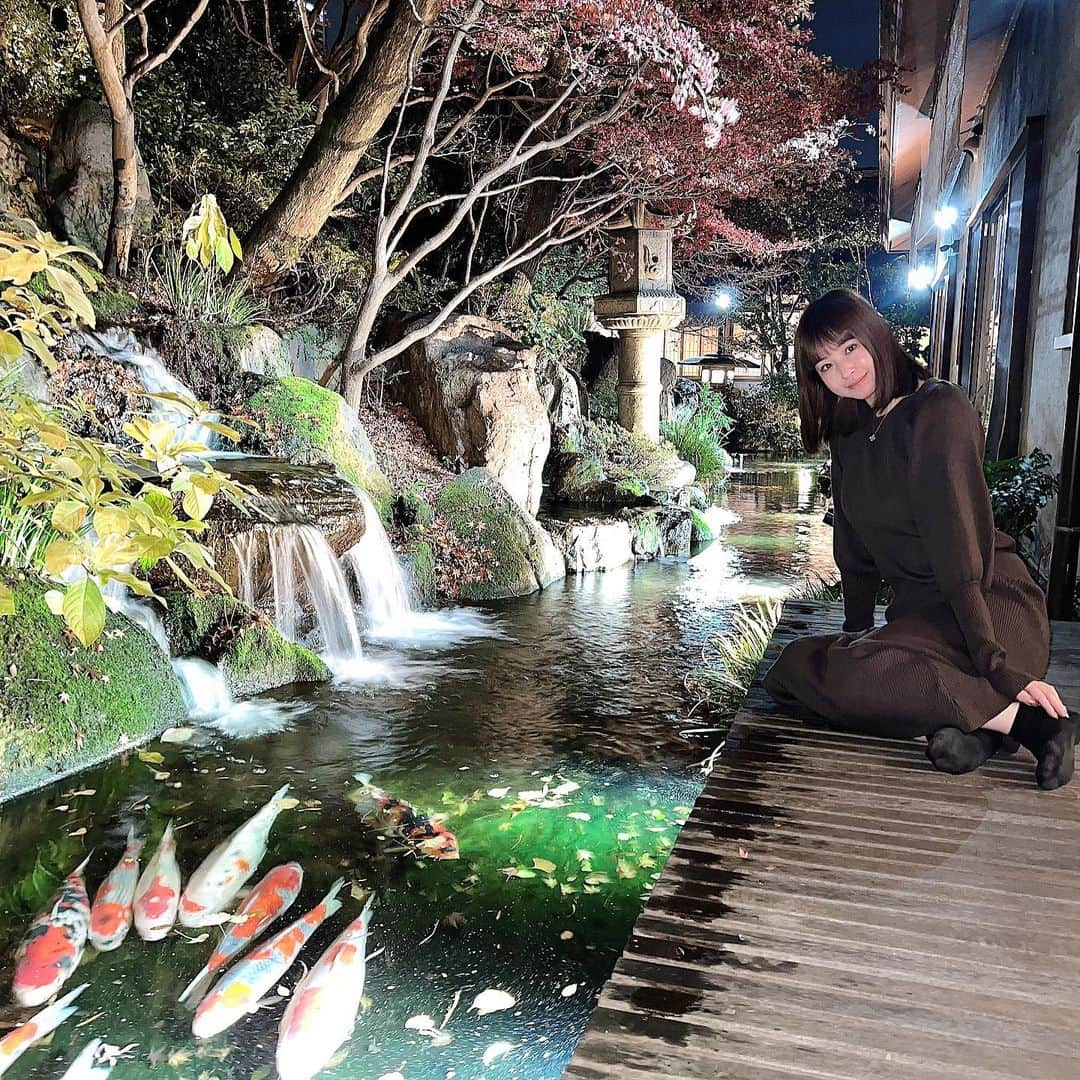 近藤里奈さんのインスタグラム写真 - (近藤里奈Instagram)「ご飯屋さんに鯉がいたよ🐟 冬眠中みたいで動いてなかった🐟  寒い日が続いてるけどみんな体調壊さないでね🥺」1月26日 17時34分 - rina_kondo_0223