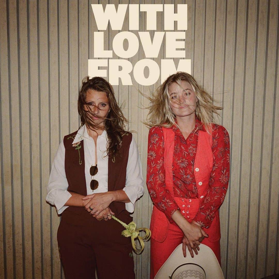 のインスタグラム：「“With Love From” the album is out March 15th! @alyandaj   I am truly so incredibly proud of this work and in awe of the art, sweat and tears put into it. Aly and I have been a band now for 20 years. I think this album is a milestone for us. Every track is deeply personal and explores our sisterhood and the way we look at life from the lens of being 30.  Thank you to every single person who worked on this.  @iamaly I love you.  P.S. I like to announce things a day late.」
