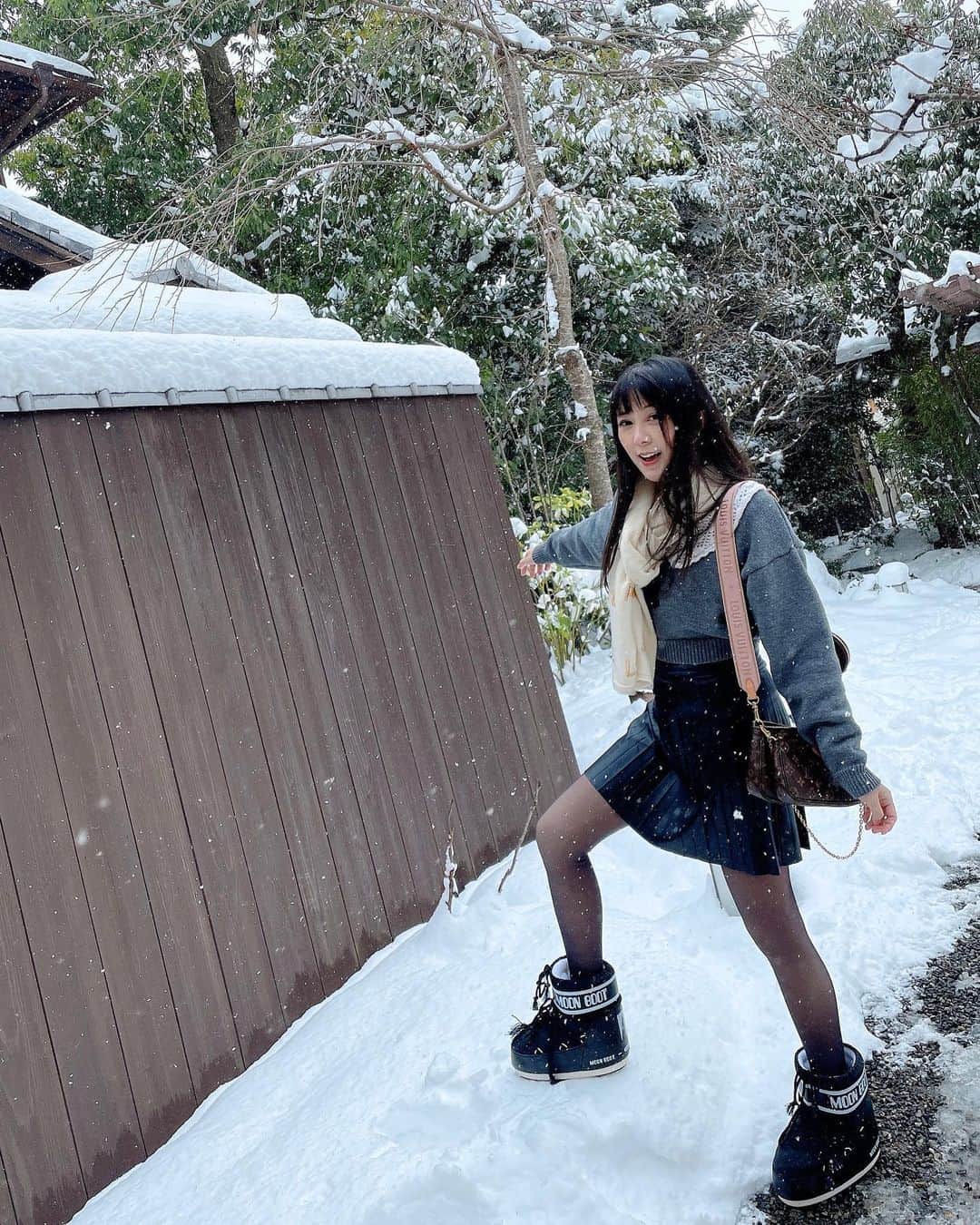 Miniのインスタグラム：「明けましておめでとう⛩ 久違的日本🇯🇵 第一次來京都就遇到十年難得一見的大雪❄️，真是太幸運了😍😍😍  さすが、雪担当でした。😆」