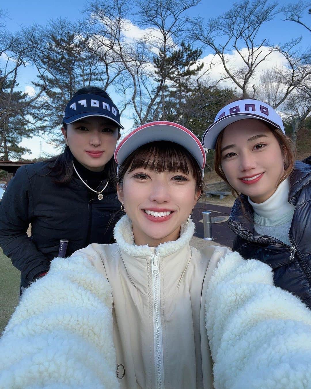 なみのインスタグラム：「久々のyoutube配信😍  出演するラウンド動画は、1年ぶり😚❣️  去年のドッキリは、100万再生行ってた🥹❤️  今回は初登場のベアちゃんと、  いつ見ても美しいスイングのゆかさん🥳✨  是非みてね🥰  #ゴルフ #ゴルフウェア #ゴルフ女子 #ゴルフ好き #ゴルフ大好き #ゴルフスイング #ゴルフバカ #ゴルフ好きと繋がりたい #ゴルフ仲間募集中 #ゴルフコーデ #ゴルフ初心者 #ゴルフ#ゴルフ場 #golf #golflover #japanesegirl #japan #골프 #골프여자 #골프스윙」