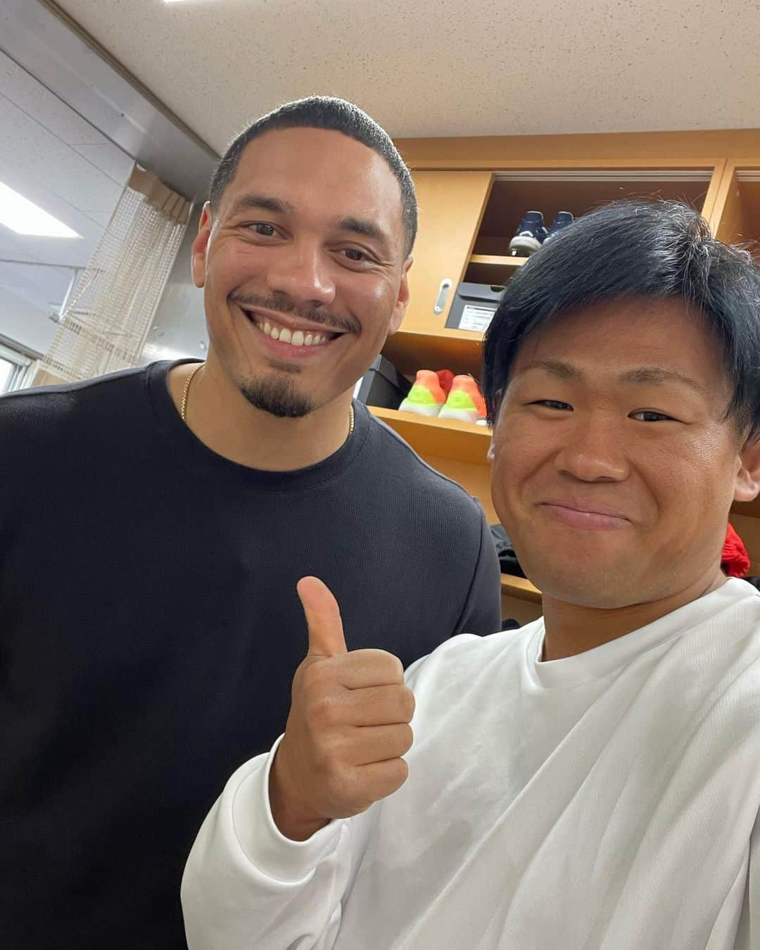 田口麗斗のインスタグラム：「我がチームに新しい仲間が来ました！ これから競争もあるけど、 この1年最高の1年にしような！！ 1枚目キオーニ・ケラ　右投 早速LINE教えてくれてナイスガイすぎる！ 2枚目ディロン・ピーターズ　左投 昨日はお寿司を食べて上機嫌だった！ 3枚目ライネル・エスピナル　右投 内気な感じはしたけどスペイン語で挨拶したらめちゃくちゃ可愛い笑顔でした！！  これからよろしくね！！  #キオーニ・ケラ #ディロン・ピーターズ #ライネル・エスピナル #swallows」