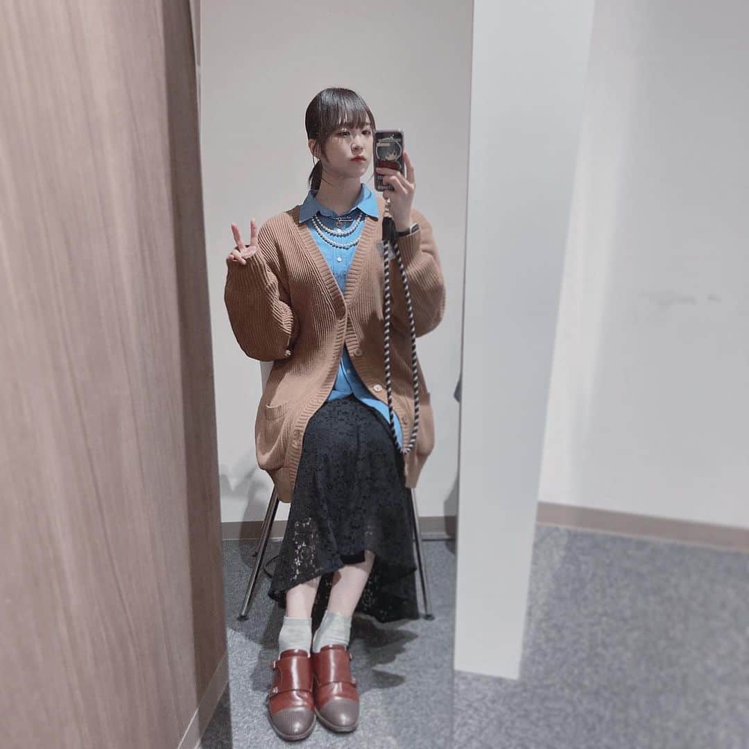 三田麻央さんのインスタグラム写真 - (三田麻央Instagram)「青と茶色合わせるの可愛すぎ😩 #まおふく」1月26日 20時44分 - kyunmao_m99