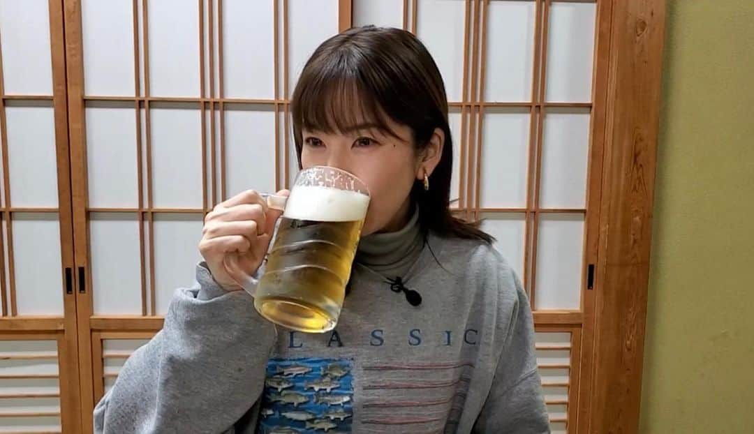 野村麻純のインスタグラム：「⁡ ⁡ 🦪 🤝 🍺 ⁡ #FLaMme YouTube channel にて 『 #野村麻純 #牡蠣を食べる 』公開です。 ⁡ 是非☺️」